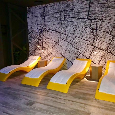 Hotel Lux Divina Braşov Esterno foto