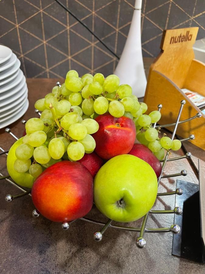 Hotel Lux Divina Braşov Esterno foto