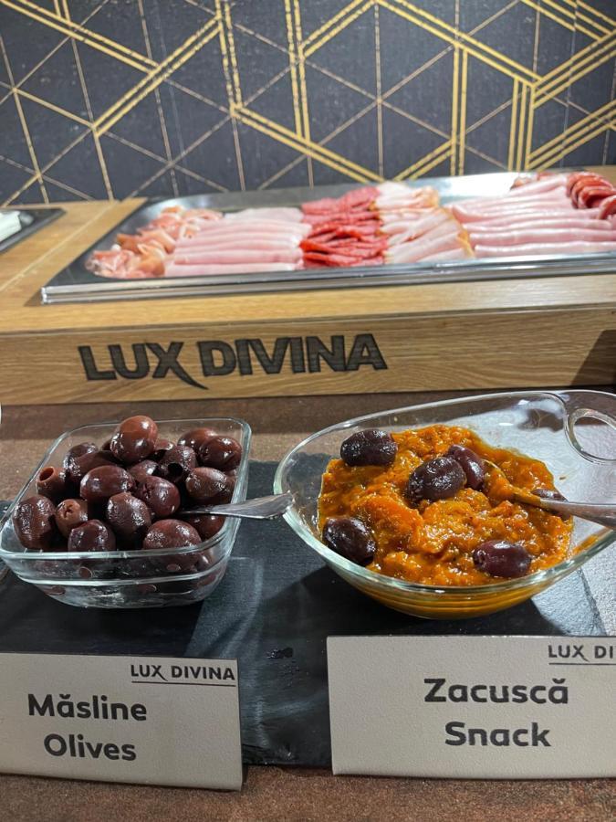 Hotel Lux Divina Braşov Esterno foto