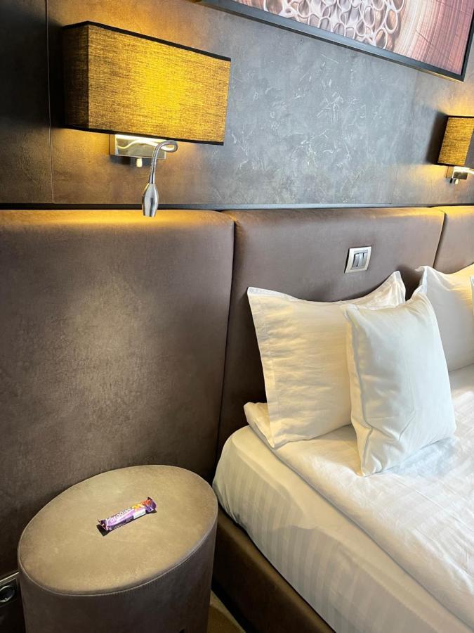 Hotel Lux Divina Braşov Esterno foto