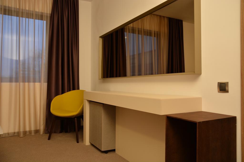 Hotel Lux Divina Braşov Esterno foto