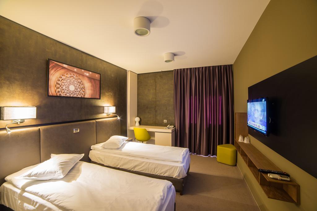 Hotel Lux Divina Braşov Esterno foto