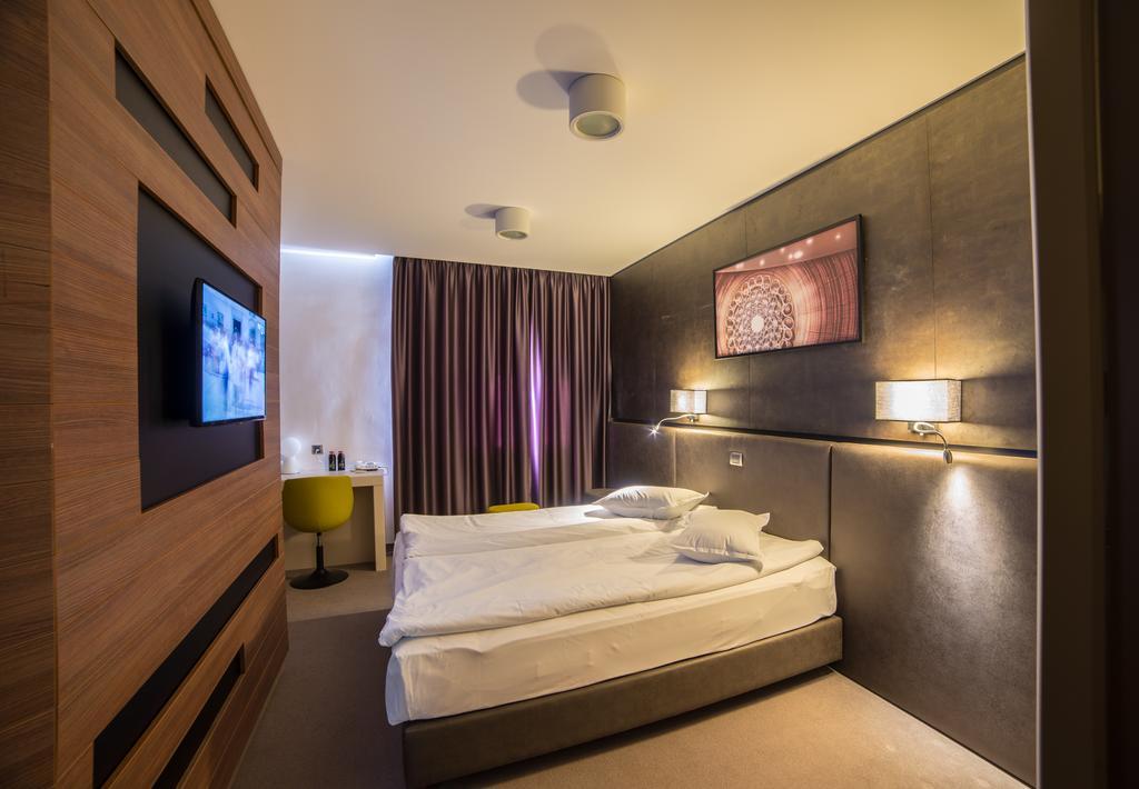 Hotel Lux Divina Braşov Esterno foto