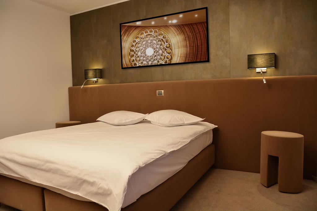Hotel Lux Divina Braşov Esterno foto