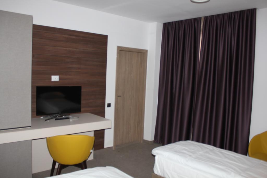 Hotel Lux Divina Braşov Esterno foto