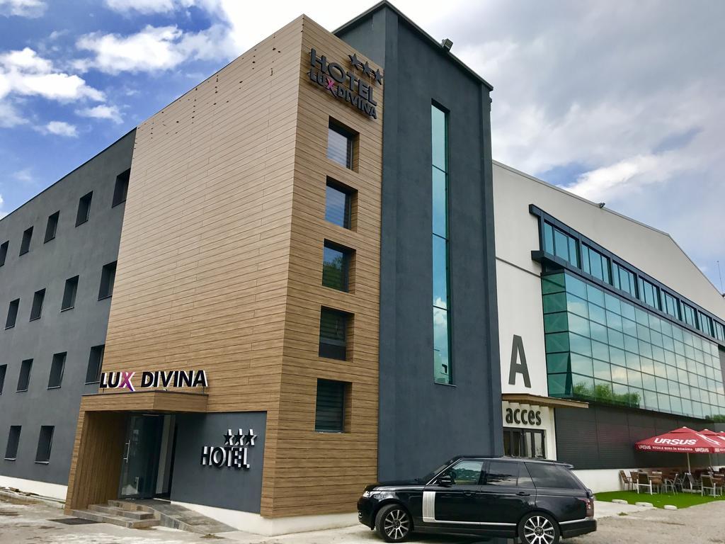 Hotel Lux Divina Braşov Esterno foto