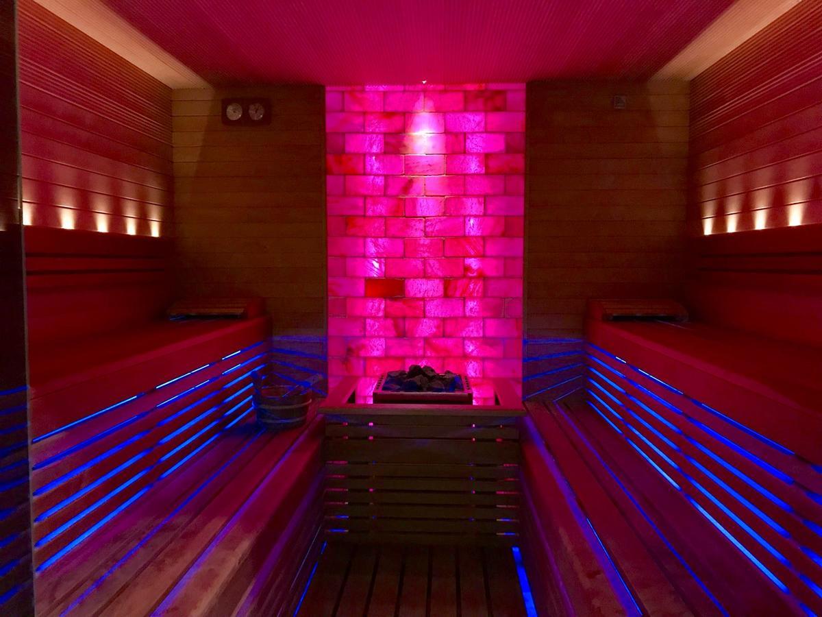 Hotel Lux Divina Braşov Esterno foto