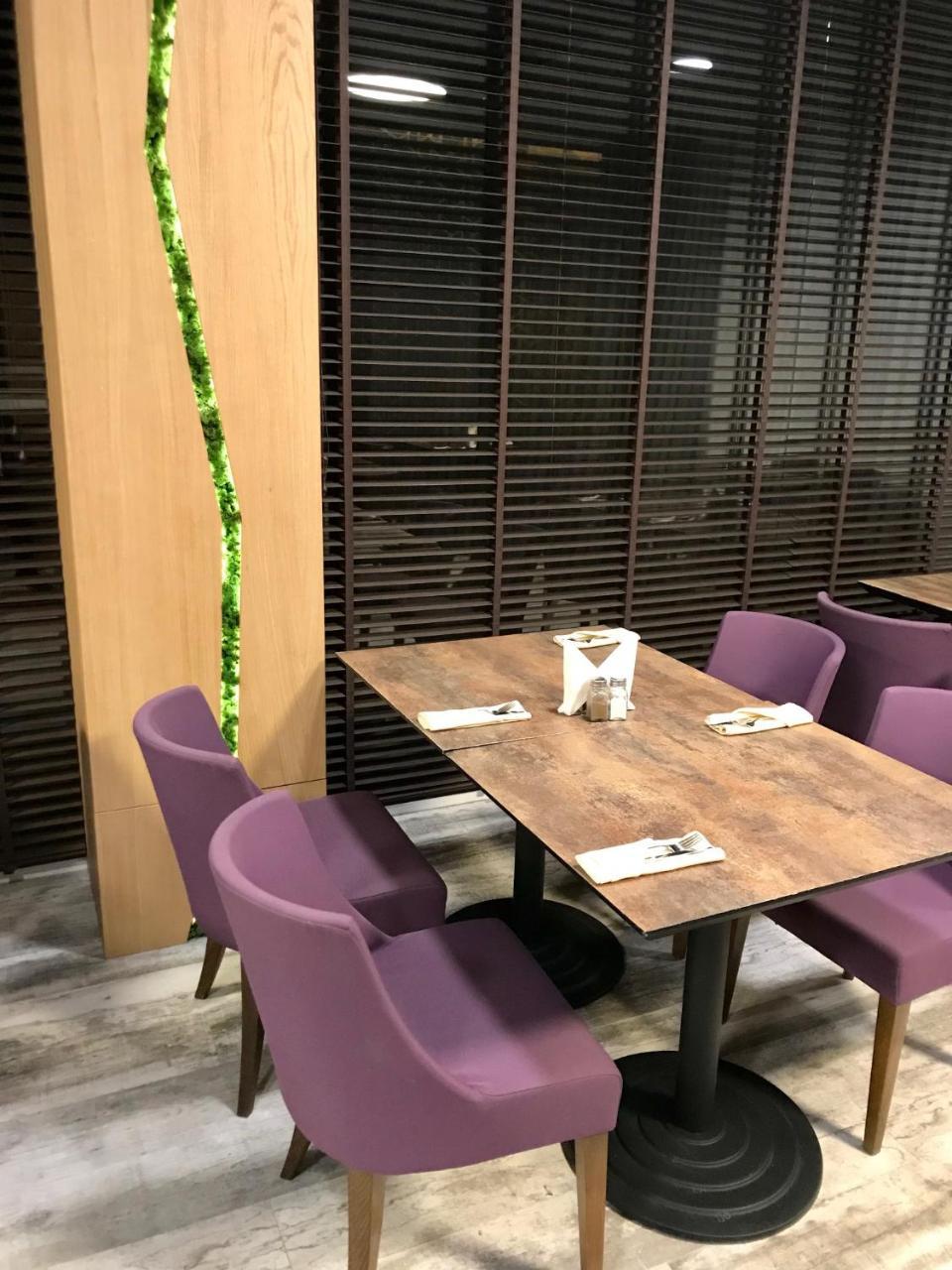Hotel Lux Divina Braşov Esterno foto