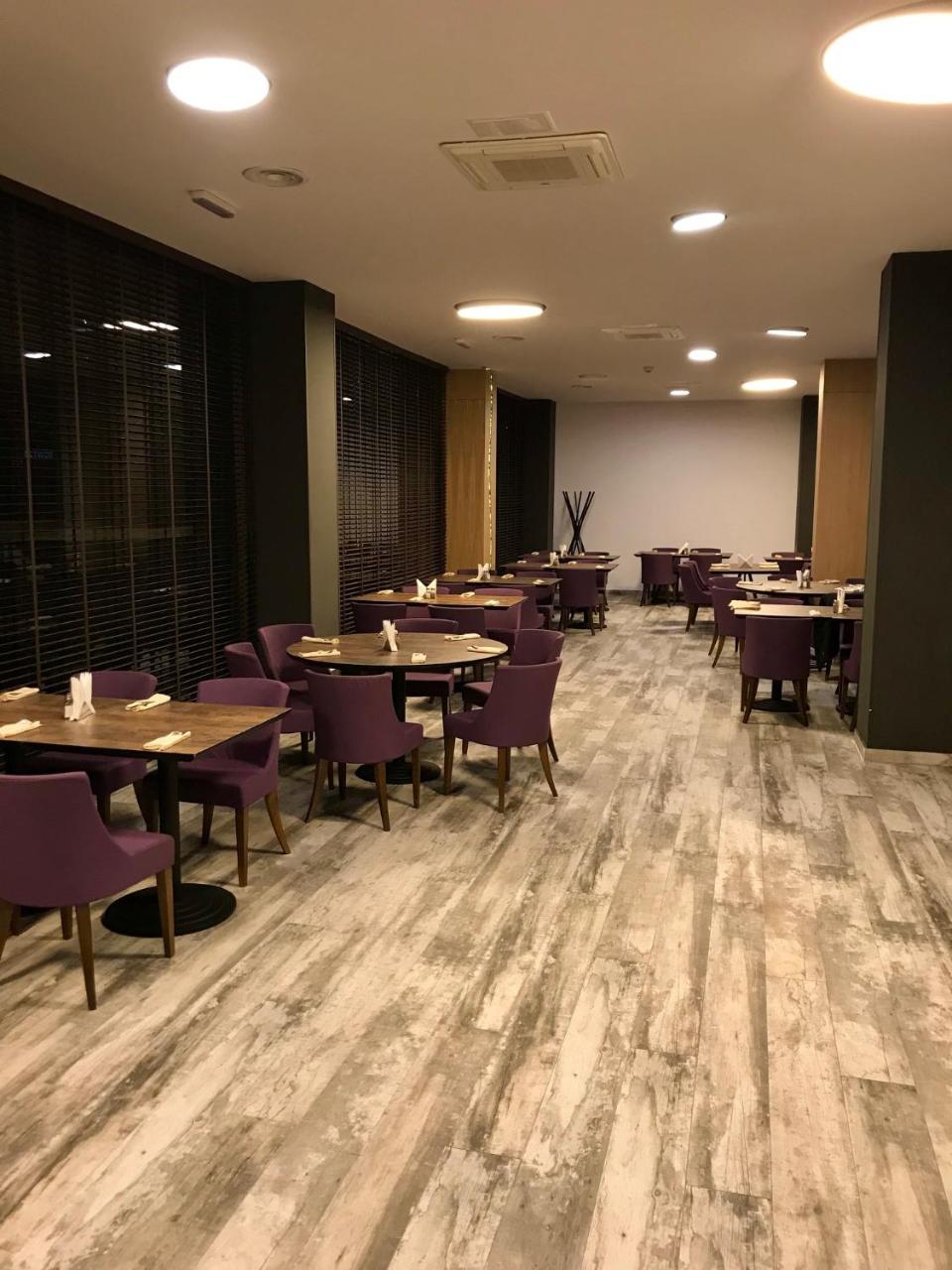 Hotel Lux Divina Braşov Esterno foto