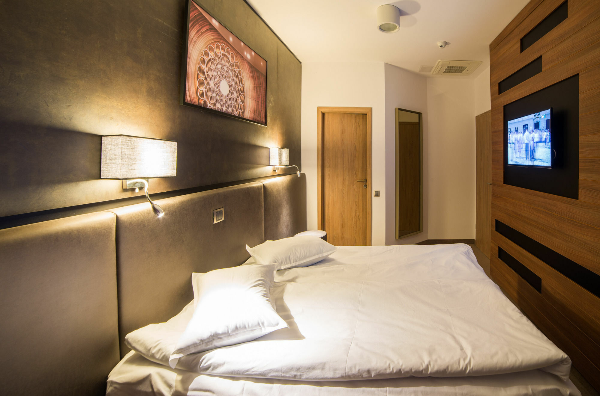Hotel Lux Divina Braşov Esterno foto