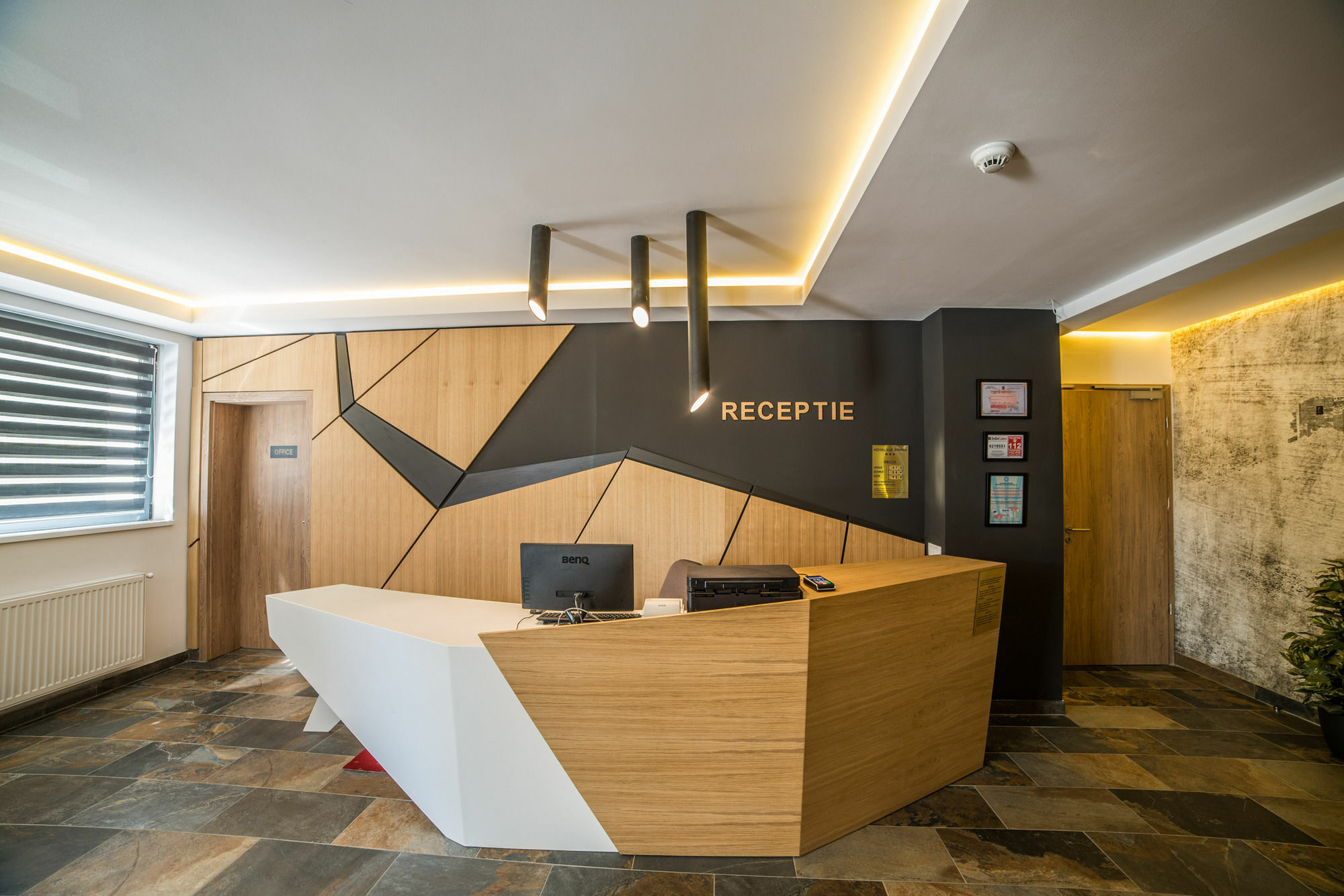 Hotel Lux Divina Braşov Esterno foto