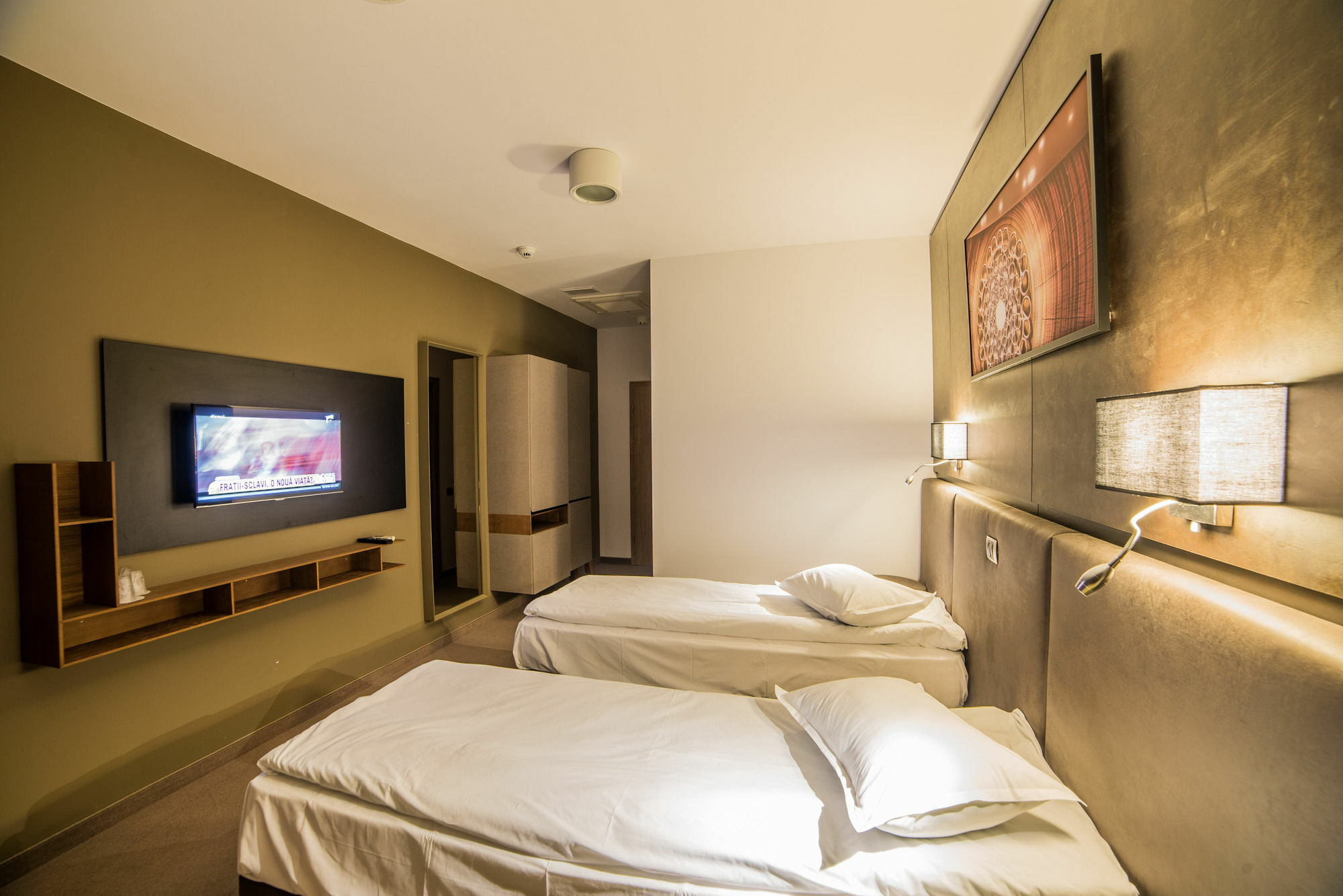 Hotel Lux Divina Braşov Esterno foto